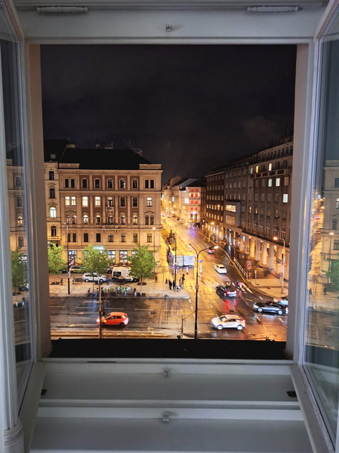 nočná Praha očami slovenského turistu z 5.teho poschodia hotela 👌😍