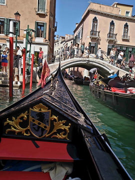 Plavba v gondole po Benátkach