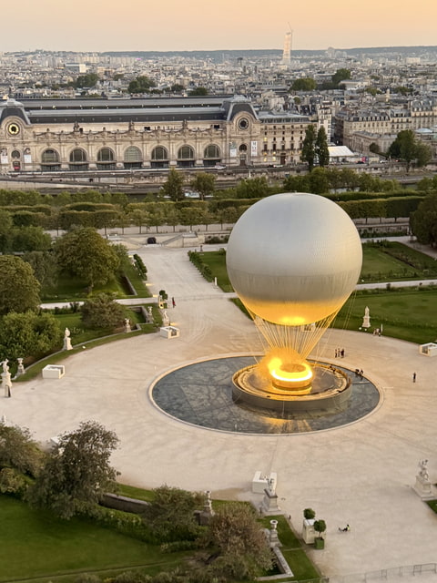 Olympijský balón pri západe slnka 