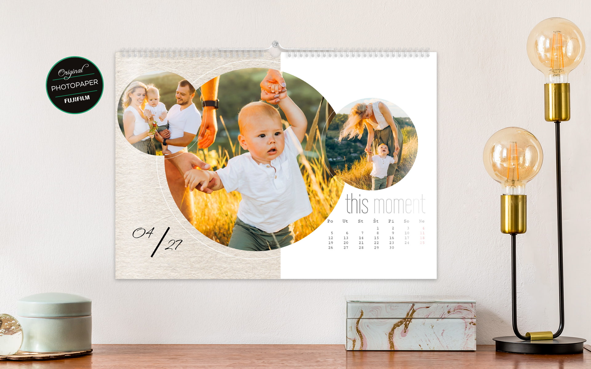 deLUXE Nástenný fotokalendár A4 na šírku od HappyFoto deLUXE Nástenný fotokalendár A4 na šírku od HappyFoto